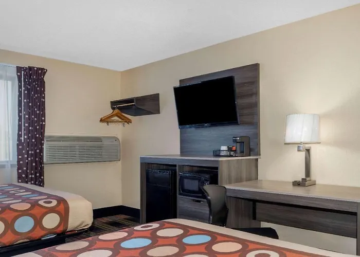 Super 8 By Wyndham Kansas City At Barry Road/Airport
