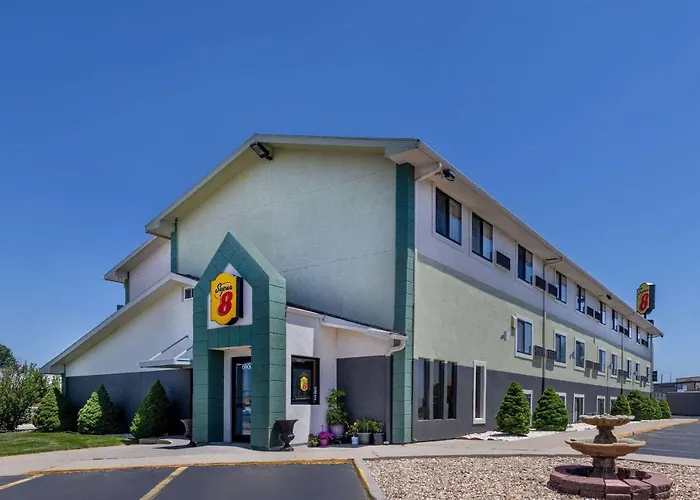 Super 8 By Wyndham Kansas City At Barry Road/Airport