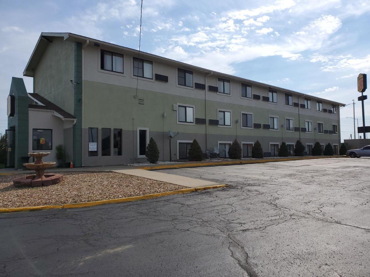 Super 8 By Wyndham Kansas At Barry Road/airport Hotel Kansas City