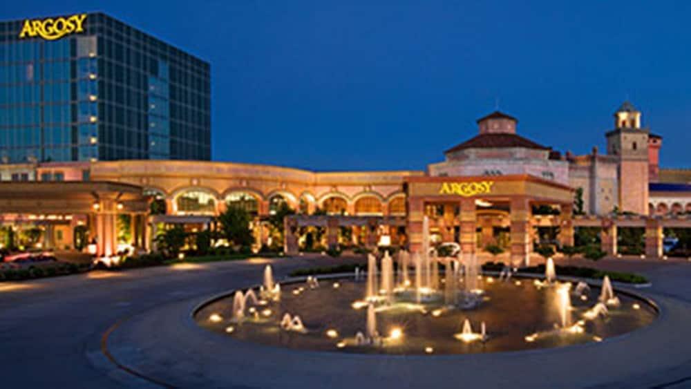 Super 8 By Wyndham Kansas At Barry Road/airport 2*