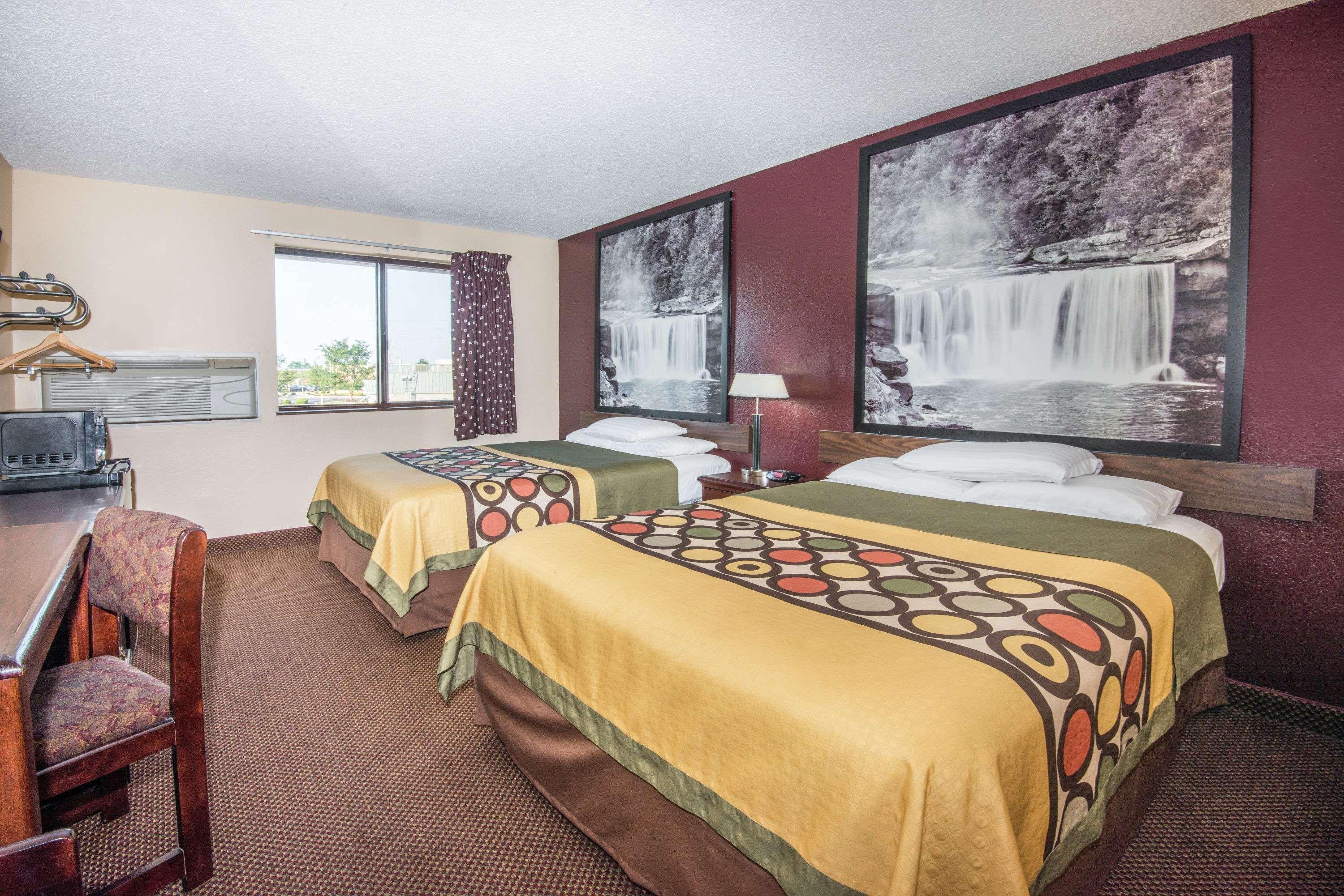 Hotel Super 8 By Wyndham Kansas At Barry Road/airport Kansas City