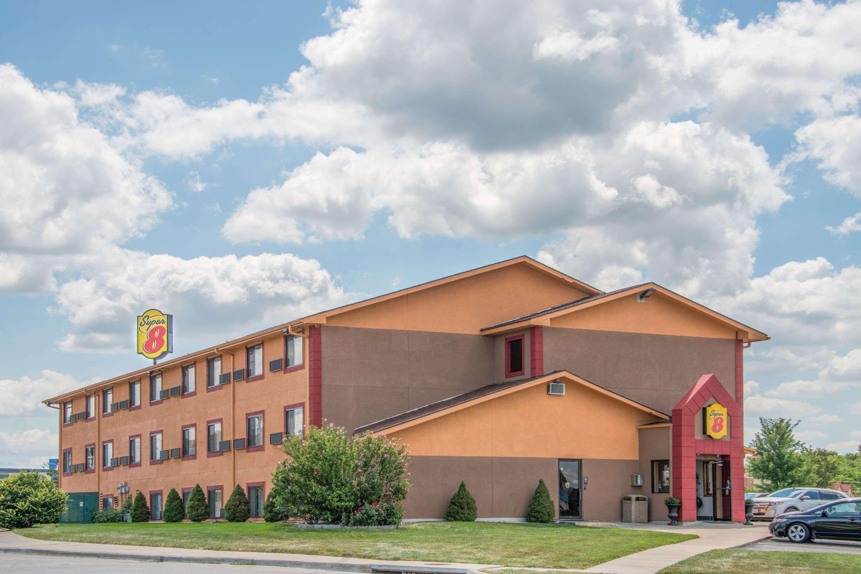 Hotel Super 8 By Wyndham Kansas At Barry Road/airport Kansas City