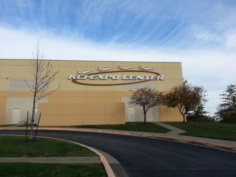 Hotel Super 8 By Wyndham Kansas At Barry Road/airport 2*