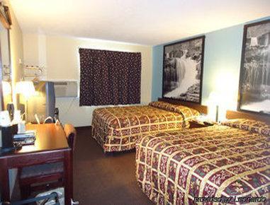 Hotel Super 8 By Wyndham Kansas At Barry Road/airport Kansas City