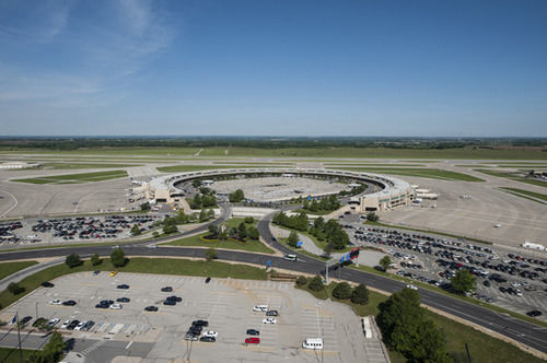 Super 8 By Wyndham Kansas At Barry Road/airport 2*
