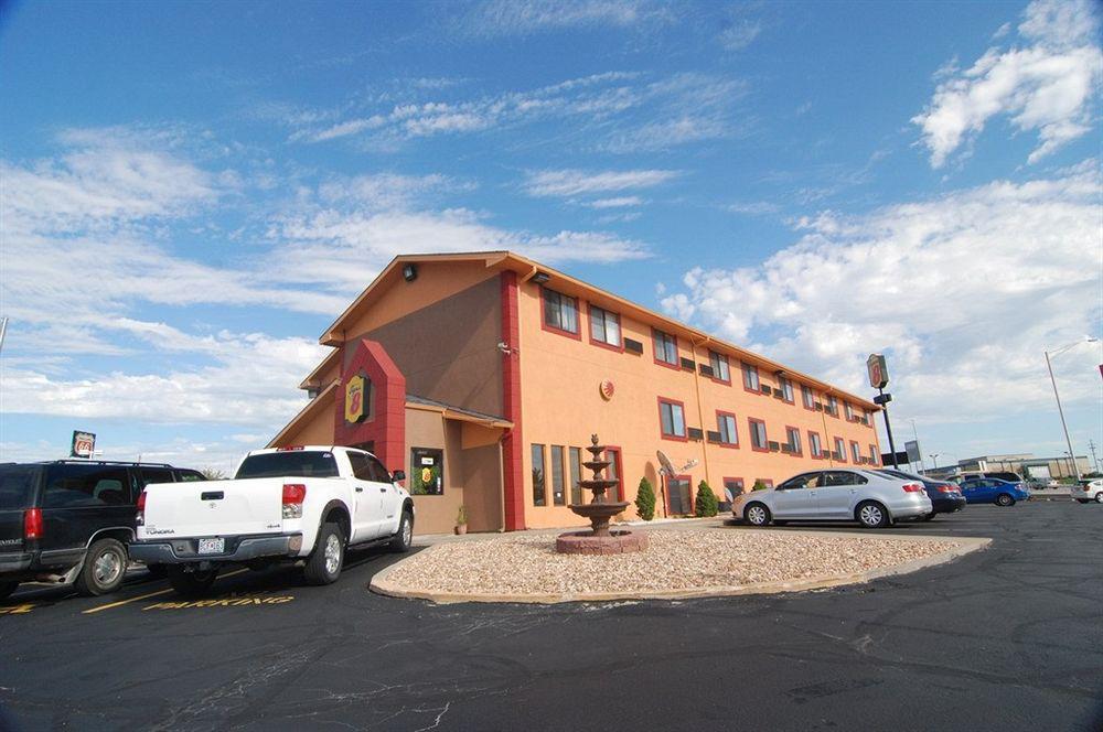 Super 8 By Wyndham Kansas At Barry Road/airport Kansas City